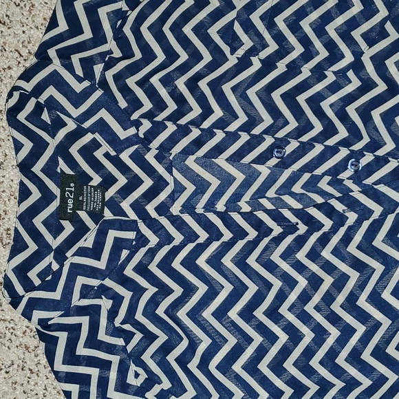 RUE21 Zig Zag Light Weight Blouse - Picture 2 of 6